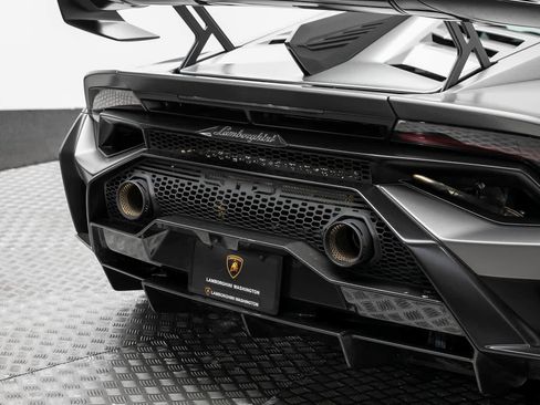 Used 2022 Lamborghini Huracan STO RWD image 38
