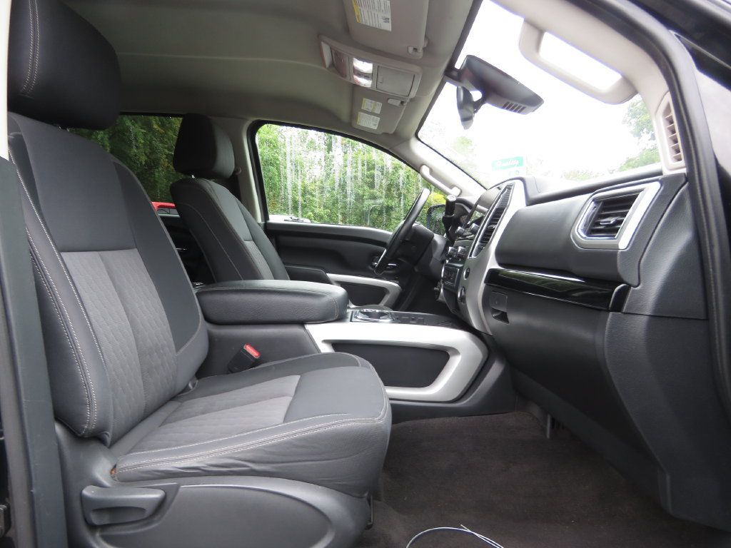 Used 2021 Nissan Titan SV w/ SV Convenience Package AWD/4WD image 13