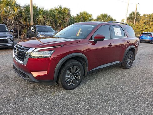 Used 2024 Nissan Pathfinder SV FWD image 8