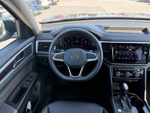 Used 2023 Volkswagen Atlas SE w/ Panoramic Sunroof Package image 6