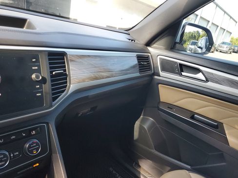 Used 2021 Volkswagen Atlas Cross Sport SE FWD image 24