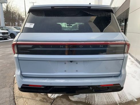 New 2026 Lincoln Navigator Premiere AWD/4WD image 11