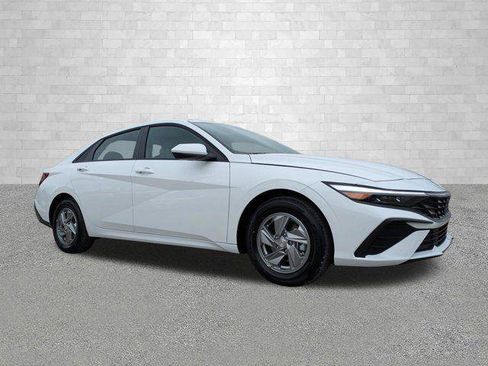 New 2026 Hyundai Elantra SE image 1