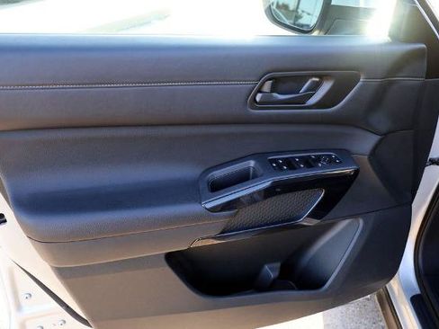 Certified 2025 Nissan Pathfinder SV FWD image 17
