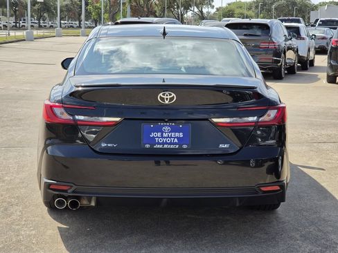 Used 2025 Toyota Camry SE FWD image 8