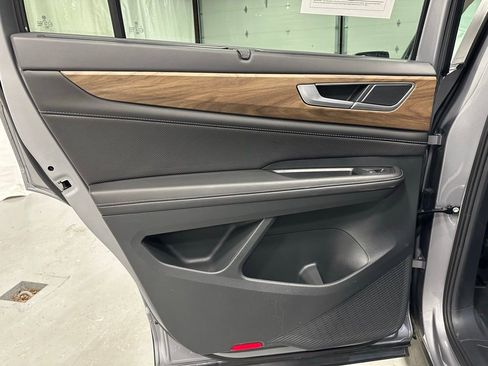 Used 2025 Volkswagen Atlas SE image 42