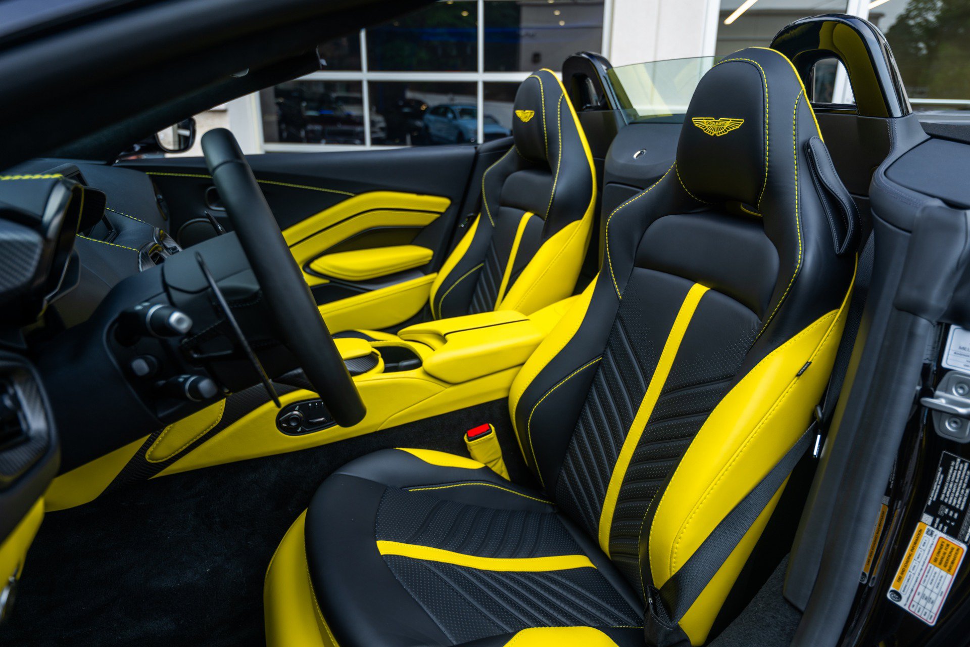 Used 2023 Aston Martin V12 Vantage Roadster RWD image 43