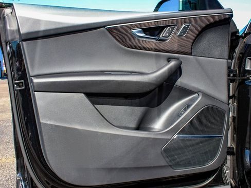 Used 2022 Audi Q8 Premium Plus w/ Premium Plus Package image 8