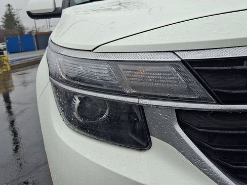 Used 2024 Kia Seltos LX image 9