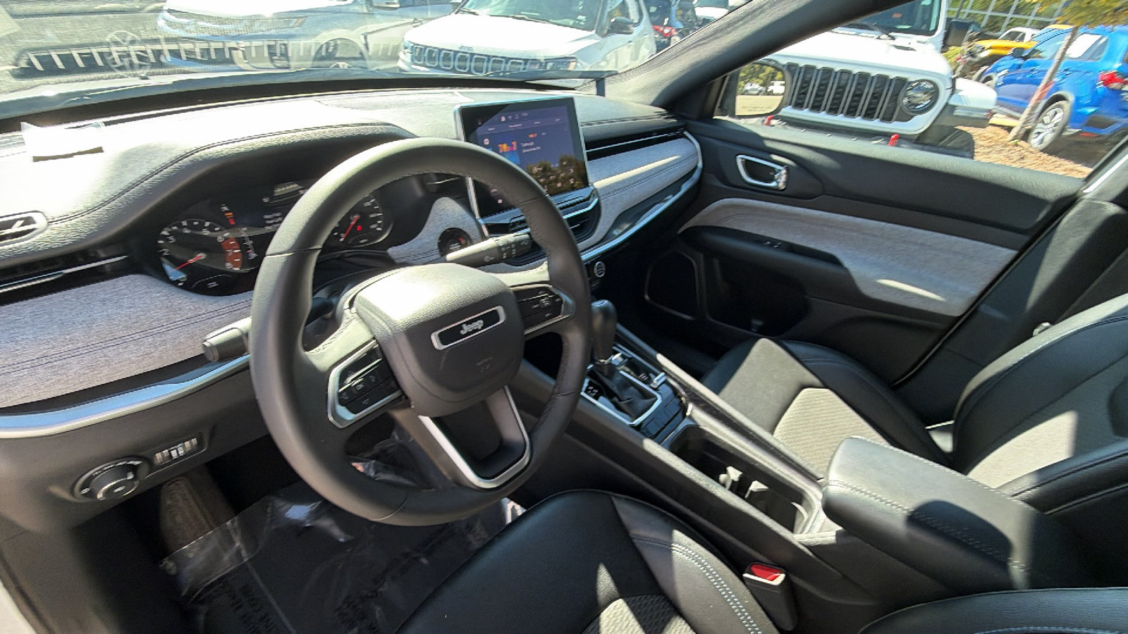 Used 2024 Jeep Compass Latitude AWD/4WD image 13