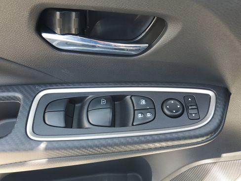 New 2025 Nissan Versa SR w/ Trunk Package image 19