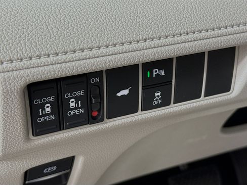 New 2026 Honda Odyssey Touring image 9