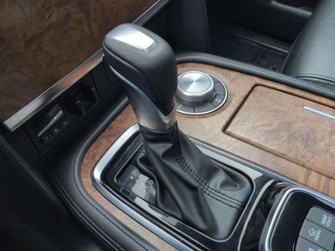 Used 2022 Nissan Armada SL w/ Captain's Chairs Package image 32