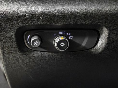 Used 2023 Chevrolet Traverse LT FWD image 23