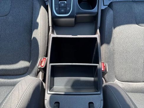 Used 2019 Hyundai Santa Fe SE image 33