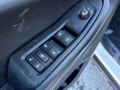 Used 2023 Jeep Grand Cherokee Laredo image 16