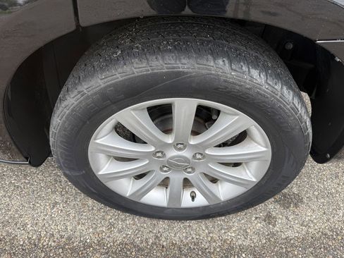 Used 2013 Chrysler 200 Limited FWD image 9