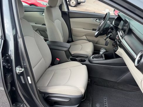 Used 2019 Kia Forte LXS FWD image 18