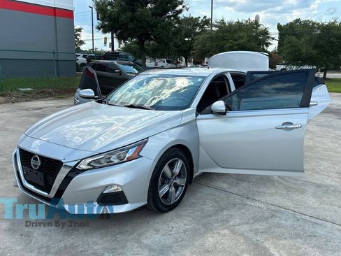 Used 2021 Nissan Altima 2.5 SV w/ SV Premium Package AWD/4WD image 13