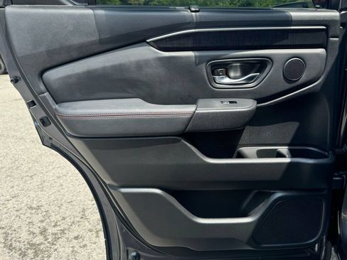 Used 2025 Honda Pilot Black Edition image 16