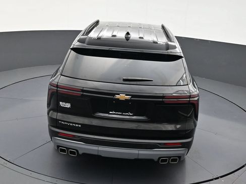 Used 2025 Chevrolet Traverse LT FWD image 12