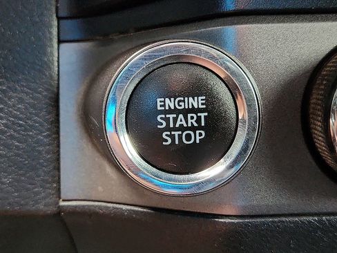 Used 2021 Toyota Tacoma TRD Off-Road AWD/4WD image 9