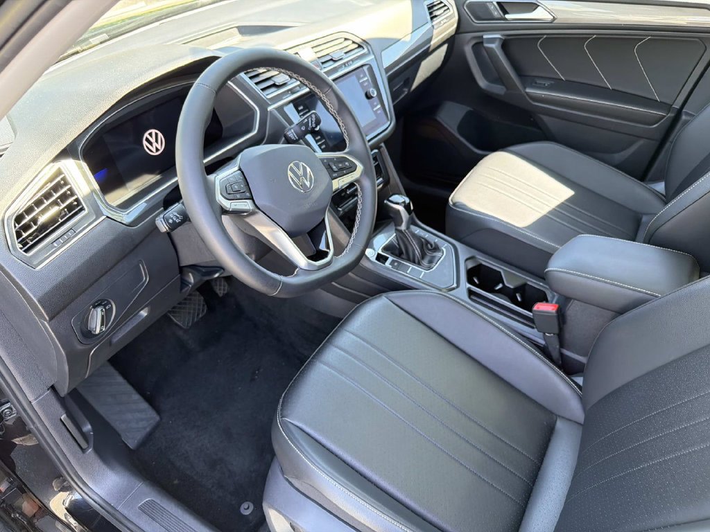 Used 2023 Volkswagen Tiguan SE FWD image 10