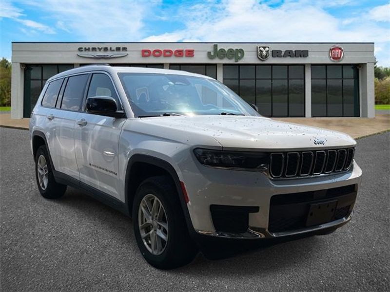 Certified 2023 Jeep Grand Cherokee L Laredo image 1