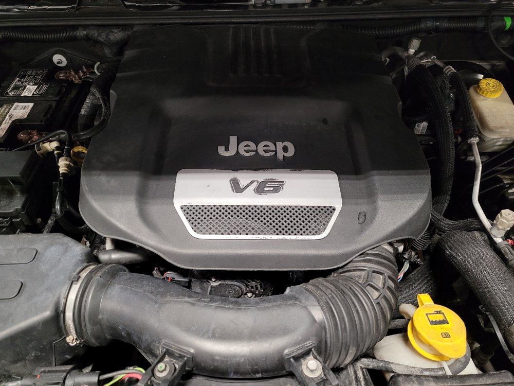 Used 2017 Jeep Wrangler Unlimited Sport w/ Connectivity Group AWD/4WD image 30