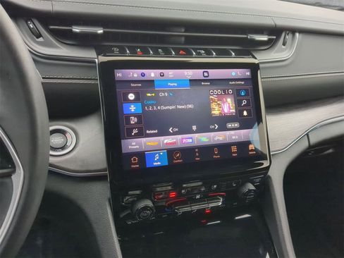 Certified 2023 Jeep Grand Cherokee Overland image 34