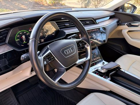 Used 2019 Audi e-tron Premium Plus image 20