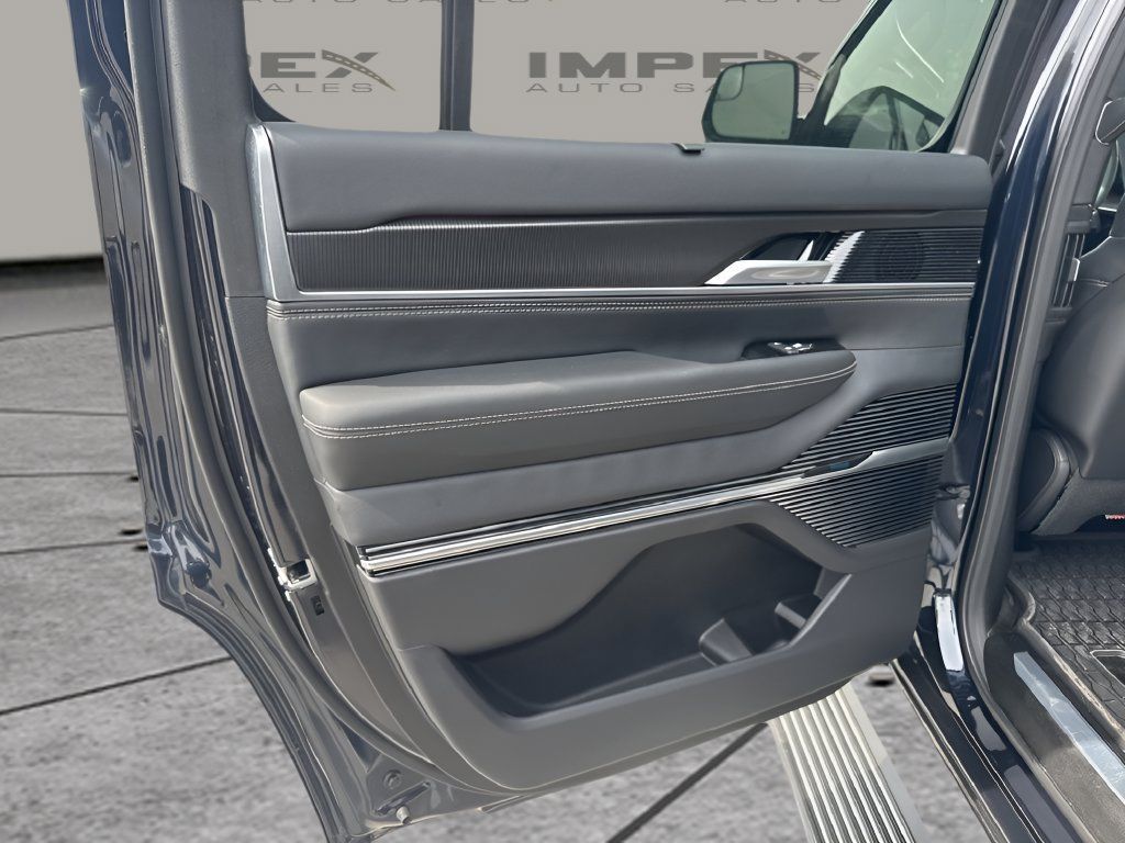 Used 2024 Jeep Grand Wagoneer Series II Obsidian w/ Quick Order Packagew 28T AWD/4WD image 29