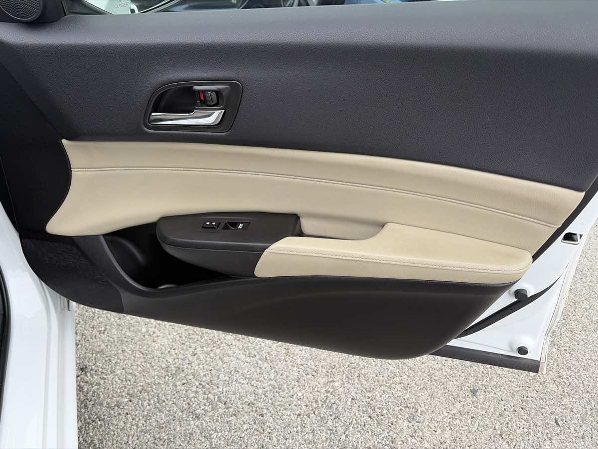 Used 2013 Acura ILX w/ Premium Package FWD image 26