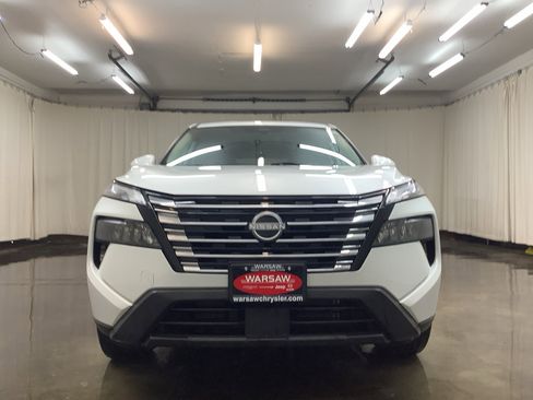 Used 2024 Nissan Rogue SV image 11