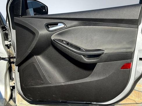 Used 2014 Ford Focus SE FWD image 22