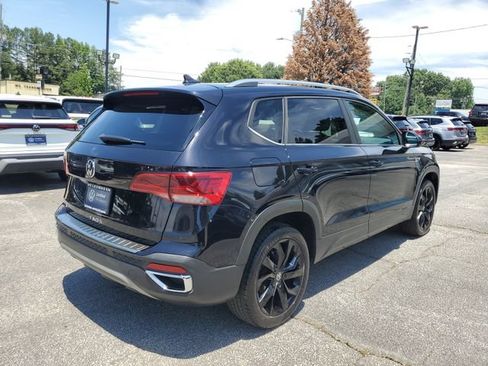 Certified 2023 Volkswagen Taos SE w/ Panoramic Sunroof Package FWD image 4