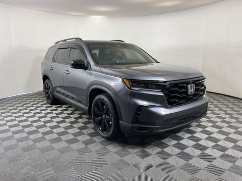 Certified 2025 Honda Pilot Black Edition image 17