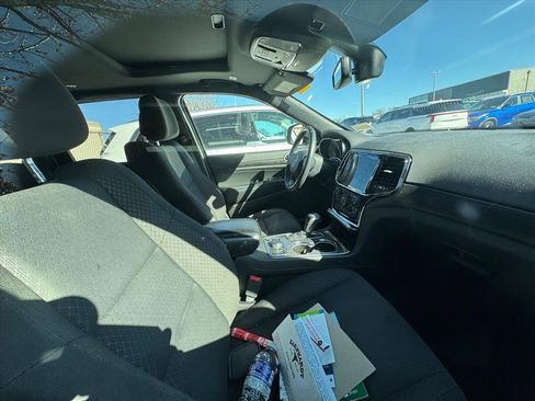 Used 2020 Jeep Grand Cherokee Laredo image 2