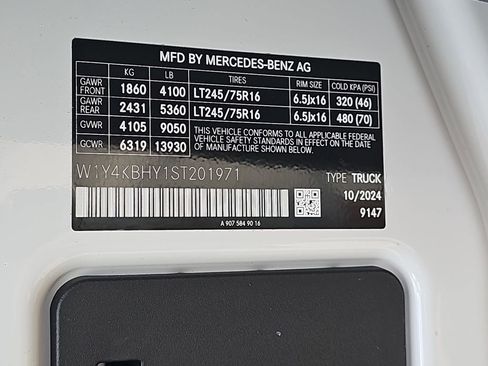 Used 2025 Mercedes-Benz Sprinter 2500 image 35