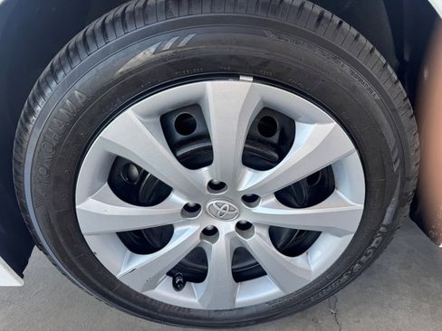 Used 2021 Toyota Corolla LE w/ Carpet Mat Package (TMS) image 41