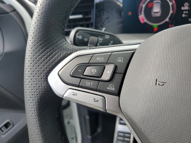 New 2026 Volkswagen Tiguan SE R-Line FWD image 27