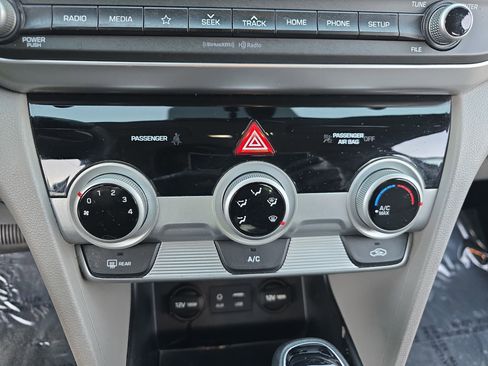 Used 2019 Hyundai Elantra SEL image 21