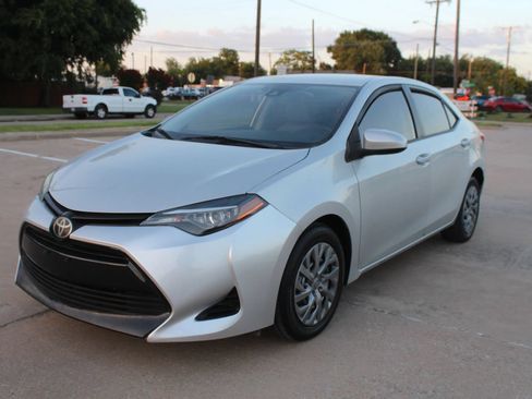 Used 2018 Toyota Corolla LE FWD image 4