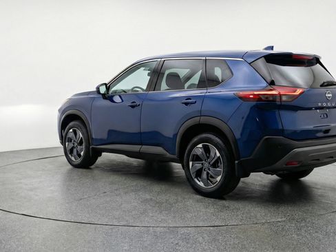Used 2025 Nissan Rogue SV image 6