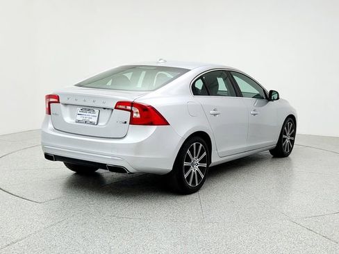 Used 2018 Volvo S60 T5 Inscription image 5