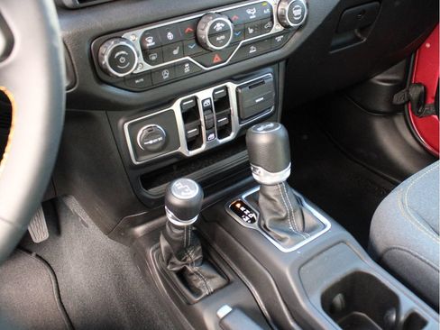Certified 2024 Jeep Wrangler Unlimited Sport AWD/4WD image 22