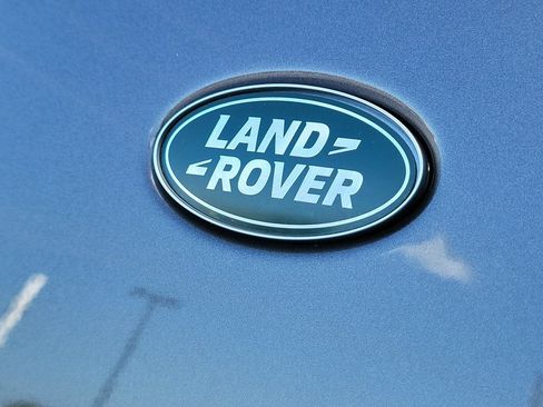 Used 2025 Land Rover Discovery Metropolitan Edition AWD/4WD image 10
