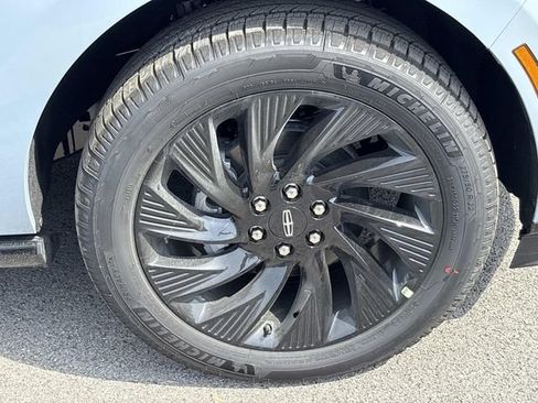 New 2026 Lincoln Navigator L Reserve AWD/4WD image 9