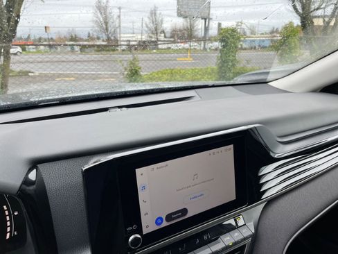 Used 2025 Toyota Camry LE image 18