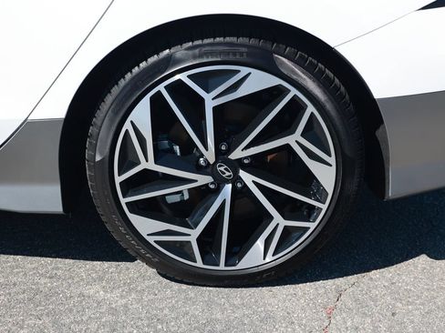 Used 2025 Hyundai Ioniq 6 SEL AWD/4WD image 13